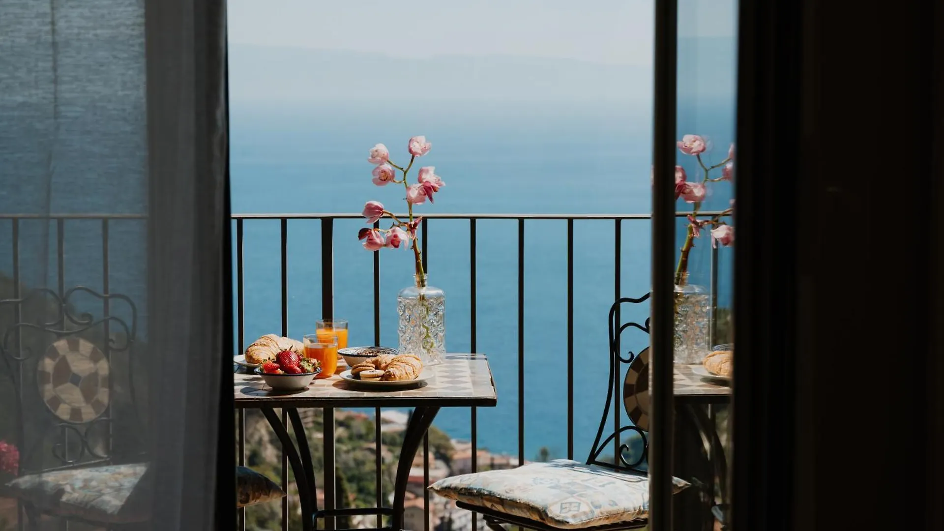 Villa Da Vinci Luxury Panoramic Apartments - Taormina Rooms Collection 0*,