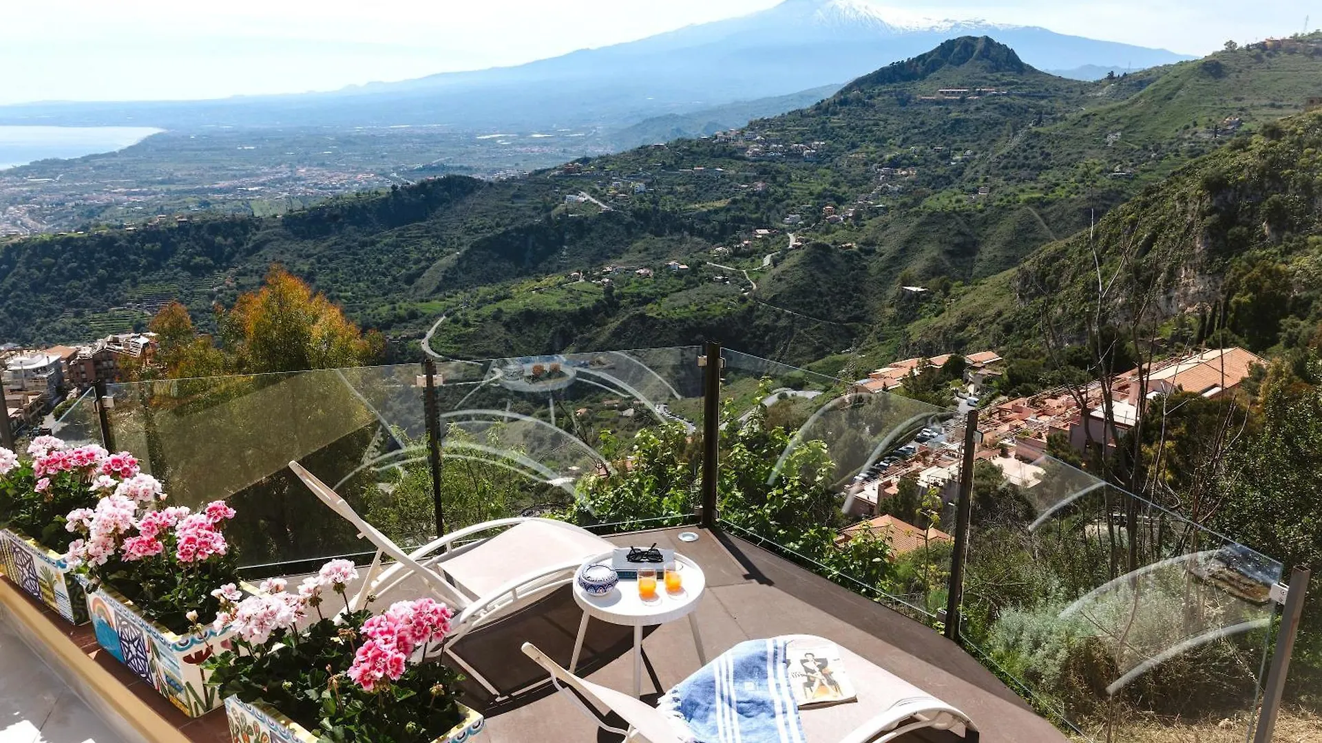 Villa Da Vinci Luxury Panoramic Apartments - Taormina Rooms Collection 0*,  Włochy